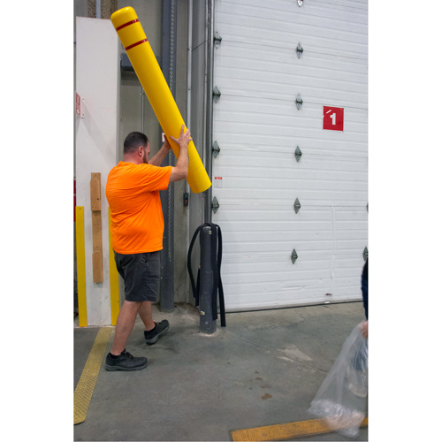 Capuchon en poly&eacute;thyl&egrave;ne pour borne de protection, 4-1/2" dia. x 52" l, Rouge/Jaune Meunier Outillage Industriel