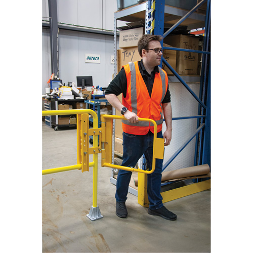 Safety Swing Gate, 21" H x 16" - 26" W Meunier Outillage Industriel