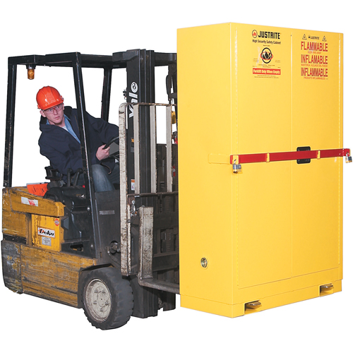 Armoire de rangement haute s&eacute;curit&eacute; avec barre en acier pour produits inflammables, 45 gal., 2 tablettes Meunier Outillage Industriel