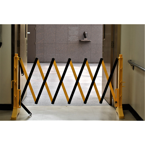 Xpandit Barricade, 36" H x 11.5' L, Black/Yellow Meunier Outillage Industriel