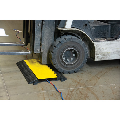 Protecteur de c&acirc;bles en polyur&eacute;thane, 5 canaux, 35,43" lo x 19,69" la x 2" h Meunier Outillage Industriel