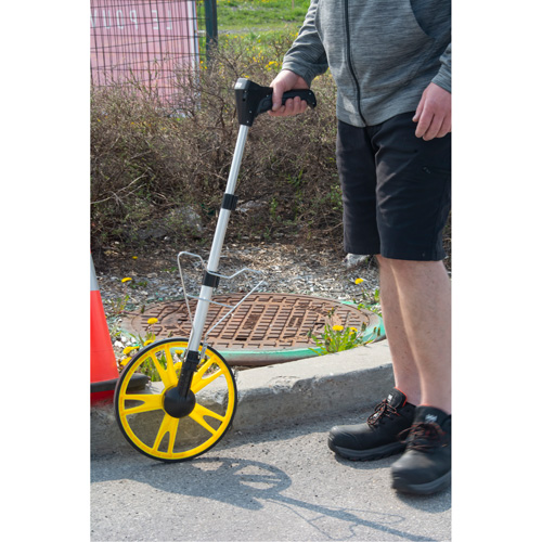 Roue d'arpentage num&eacute;rique, 12,5"/31,8 cm, Gamme de 99999,9 m, Pieds/m&egrave;tres Meunier Outillage Industriel