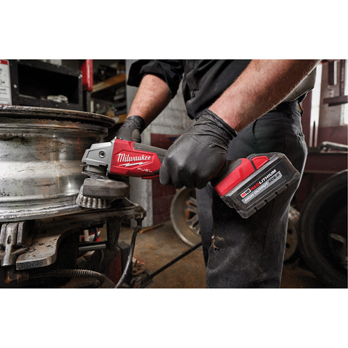 Meuleuse &agrave; frein &agrave; vitesse variable avec interrupteur &agrave; glissi&egrave;re non verrouillable M18 Fuel, 18 V, Mandrin 5"/4-1/2", Lithium-ion Meunier Outillage Industriel