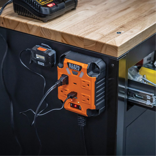 Powerbox 1 Magnetic Power Strip, 4 Outlet(s), 5', 120 V Meunier Outillage Industriel