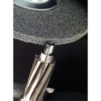 Meules homog&egrave;nes d'&eacute;barbage EXL Scotch-Brite, 1" x 1", Arbre de 3/16", Grain de 2A, Oxyde d'aluminium Meunier Outillage Industriel