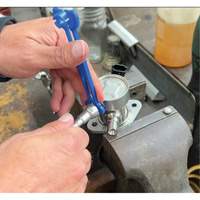 Outil de d&eacute;connexion de conduite de carburant &agrave; profil bas de 5/16 po et 3/8 po pour Ford Meunier Outillage Industriel