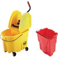 Ensemble de seau pour vadrouille et essoreuse WaveBrake, Pression vers le bas, 8,75 gal. US (35 pintes), Jaune Meunier Outillage Industriel
