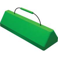 Cale de roue pour avion Checkers Safety SafeRay avec poign&eacute;e &agrave; c&acirc;ble, Ur&eacute;thane, Vert fluorescent, 24" la x 8" p x 6" h Meunier Outillage Industriel