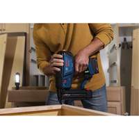Brushless 18-Gauge Brad Nailer Kit with Standard Power Battery, 18 V, Lithium-Ion Meunier Outillage Industriel
